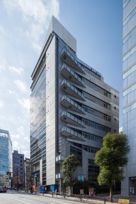 取得する「MK麹町ビル」外観