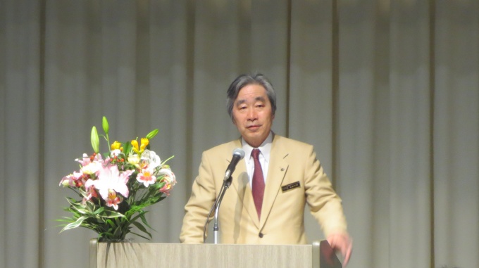 「転んだとしても何か掴んで起き上がる強さを持ってほしい」と話す猪熊社長