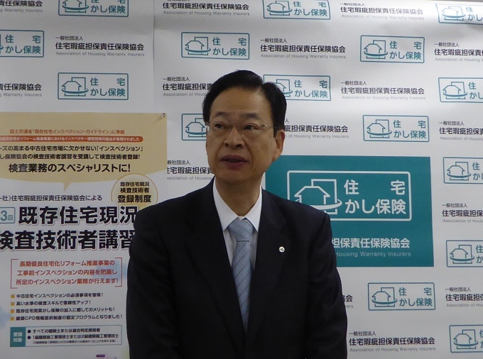 「今年度には合格者1万人達成を見込む」と述べる能登代表