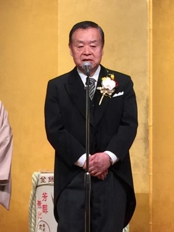 「今後も業界の発展と社会貢献に努めていきたい」と挨拶する三輪氏
