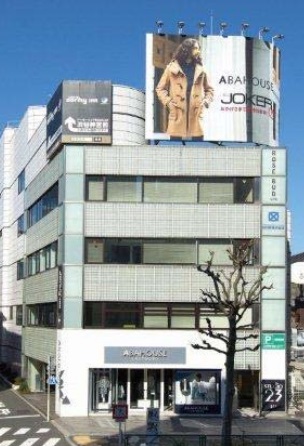 取得する「いちご神宮前ビル」外観