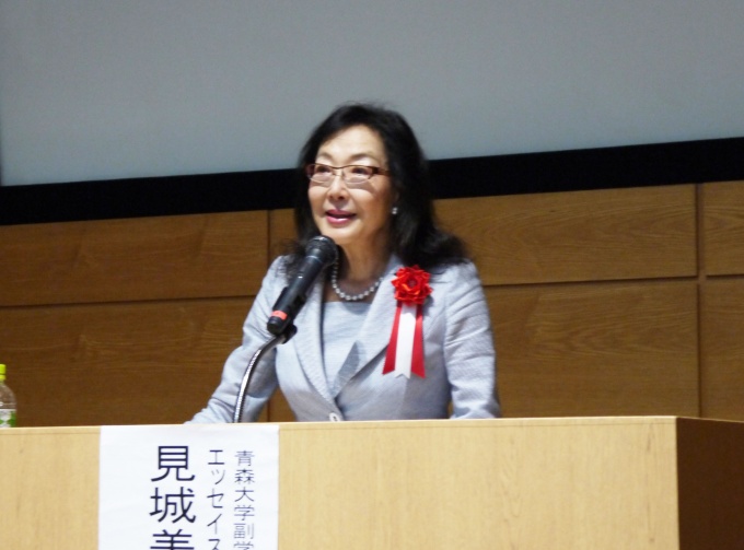 青森大学教授の見城 美枝子氏は、高齢の親や叔母との生活を振り返りながら、元気なうちの終の棲家探しの重要性を語った
