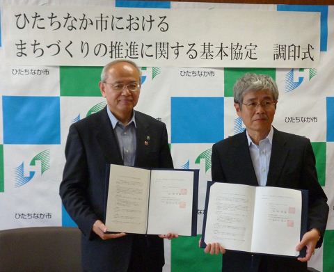 まちづくり支援で協定したひたちなか市長・本間源基氏(写真左)とUR都市機構東日本都市再生本部長・新居田 滝人氏(写真右)