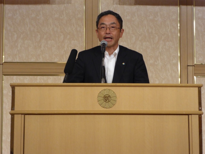 「当協会は、借り主、貸し主、管理業者、地域・環境等すべてに対し、公平で公正、かつ健全な賃貸住宅管理業の整備と発展を図り、豊かな国民生活の実現に寄与するために取り組んでいく」などと挨拶した末永会長
