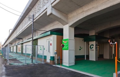 高架下に建設される「小田急クローゼット」外観(写真は、小田急クローゼット千歳船橋C棟)