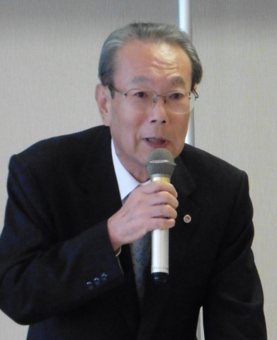 会長に再任した伊藤氏