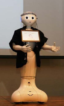 ユーザー向けイベントでPepperが挨拶する様子