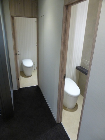 築古の小規模オフィスでは珍しいトイレの男女別化も