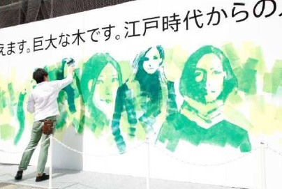仮囲いを活用したアートイベントの様子