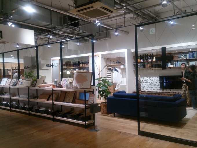「INFILL+」ブースでは、住空間を構成する内装アイテムをモデルルーム形式で提案