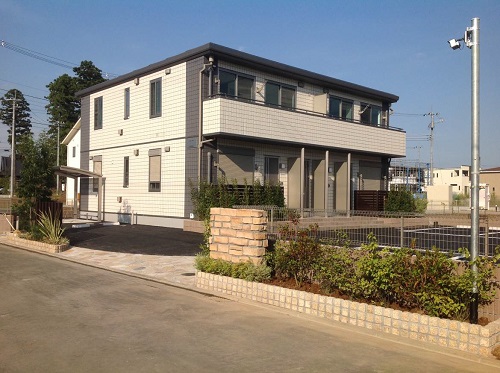 今回竣工した防犯賃貸住宅(茨城県つくば市)外観。2階建て全4 戸(敷地面積370.66平方メートル、延床面積218.06平方メートル)