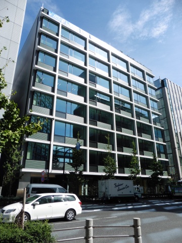 「フロントプレイス南新宿」外観。サッシ等の割り付けを工夫することで既視感のないデザインに仕上げた