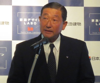 「自社単独でのマンション事業展開にあたっては、新たな価値創造が必要。建てておしまいではなく、入居してからいかに充実した生活が送れるかをテーマとしていく」と語る、日本土地建物執行役員住宅事業部長の掛川耕一氏