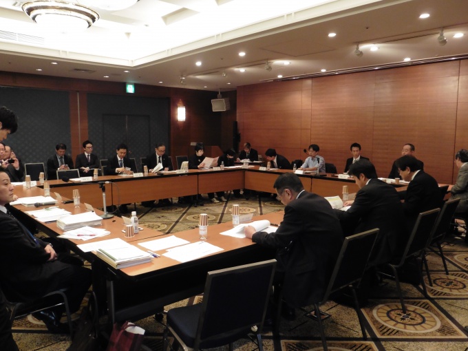 「安心居住政策研究会」第8回会合の様子