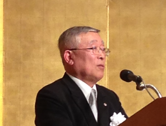 「支部は今年50周年を迎える。諸先輩方の思いや志を次世代に受け継いでいきたい」と述べる玉井支部長