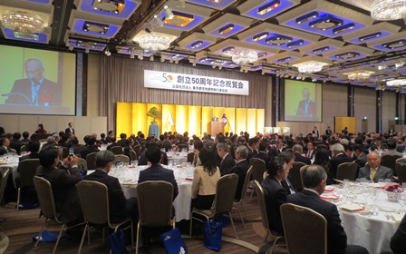 祝賀会には、舛添要一東京都知事などの来賓含め600名余が参加した