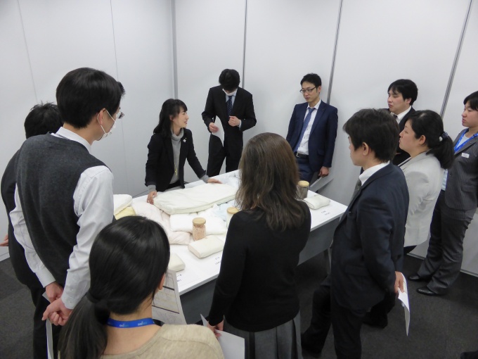 セミナーでは枕の素材選びなどについも学んだ