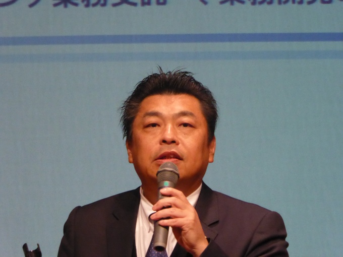 「不動産鑑定評価書をつくるだけでは社会のニーズには対応しきれなくなっている。不動産の価値判断ができる専門家としてプロの仕事を提供していかければならない」と述べる吉村会長