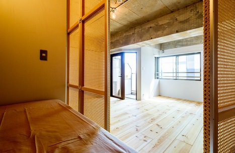 「REISM-koko Nest 001/上野」。ラタン材の建具で区切った“こもり部屋(Nest)”を提案