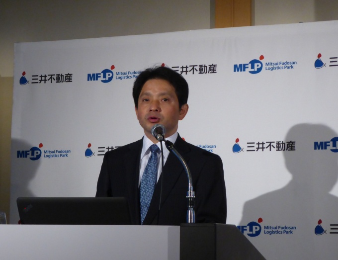 「相対での取得を前提に、年間3~4棟、1物件100億~150億円程度の投資を行なう」と話す同社執行役員ロジスティクス本部長の三木孝行氏