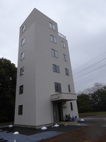 ツーバイフォー6階建て実験棟外観