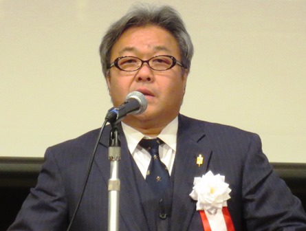 「これからも地域経済発展の一助となるよう、頑張っていきたい」と抱負を語る右手会長