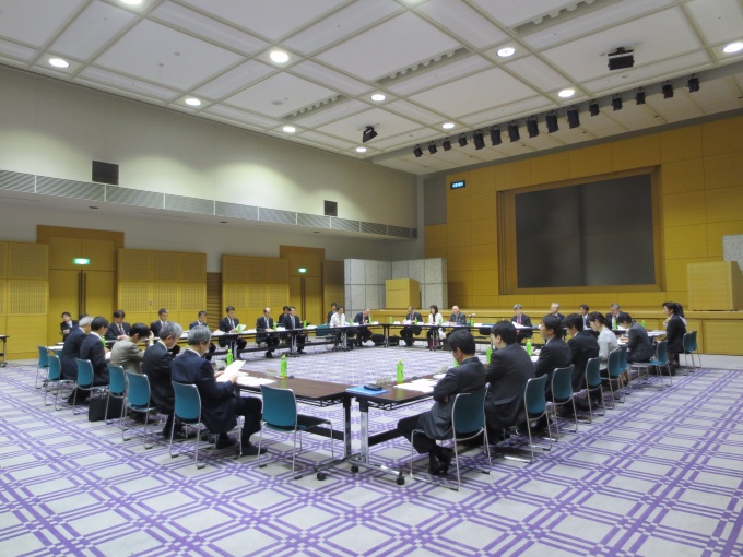 部会長には奥野信宏氏(中京大学総合政策学部教授)が互選された