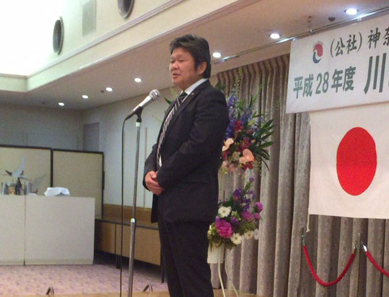「若手に活躍してもらい、諸先輩方の力も借り、支部のさらなる発展に寄与していきたい」と挨拶する中村支部長