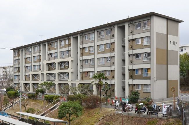 「寝屋川香里三井C団地」外観