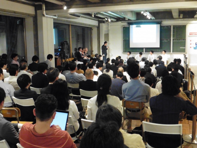 会場には多くの聴講者が駆け付けた