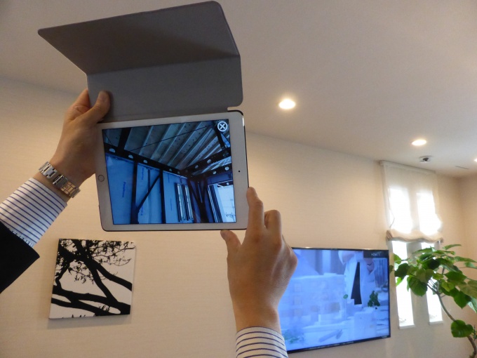 ARを活用した営業手法。タブレット端末の画面上に構造が表示される
