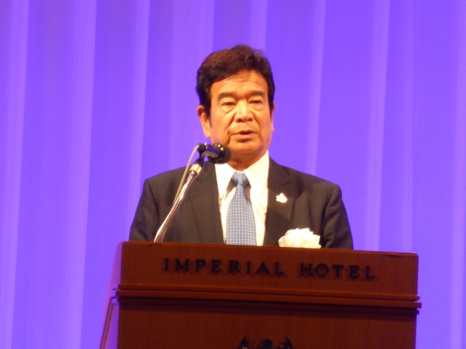 「3万人の党員獲得を実現した。数は力、今後も政府に対し積極的に政策提言していく」などと挨拶した高橋会長
