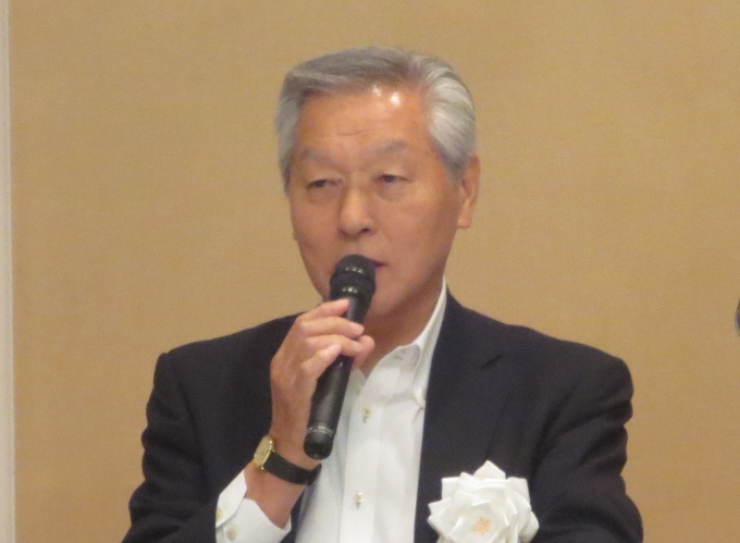 「中小企業では、社員教育が難しい面がある。新制度を使ってレベルアップを図ってほしい」などと話す中山会長