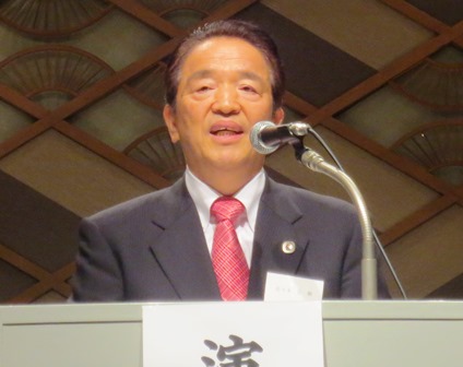 「会員の皆さまのノウハウをどんどん盛り込んで次世代に生き残れる賃貸管理業を提案したい」と抱負を述べる佐々木新会長