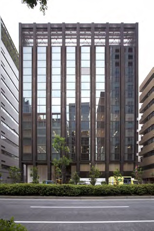 「松岡田村町ビル」外観。モダニズムを反映するシンプルな外観
