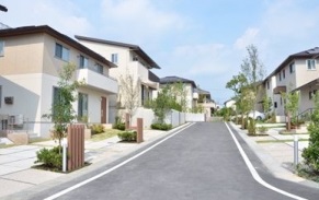 電線類の地中化した「セキュレア豊田柿本」のまち並み