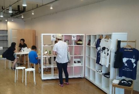 「みさとのおみせ mi*akinai」の様子