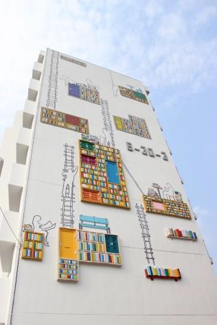 「戸頭団地」11棟の壁面にアートを施した