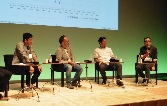 右から山本理事長、内山会長、大島副会長、山下理事。業界をけん引する4人が一同に会し、リノベ業界の今後について意見を述べた
