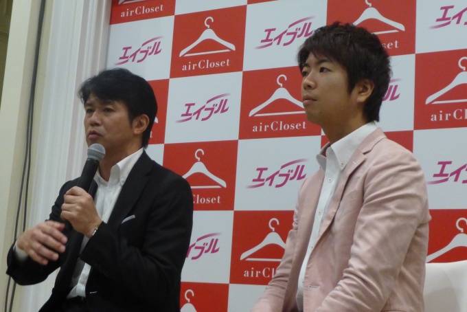 エイブルの平田社長(写真左)とエアクロの天沼社長(同右)