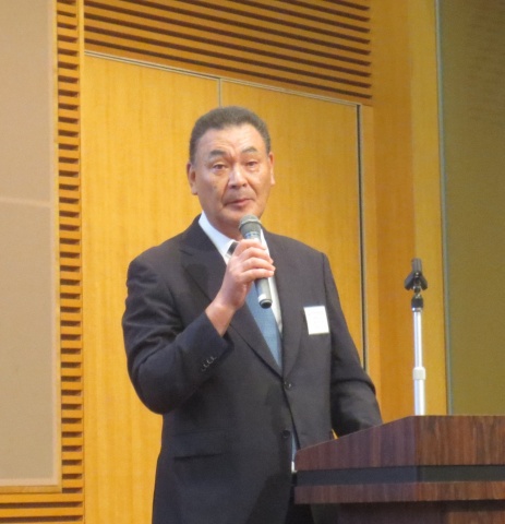 「セミナーも10回目となった。皆さまに感謝している」などと話す望月委員長