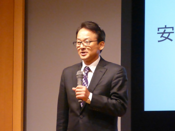 「マイホームの取得には、心配も多いが専門家に委ねるだけでなく、消費者も制度や仕組みについて勉強して準備することが必要」と挨拶する同大学不動産学部長の中城康彦氏