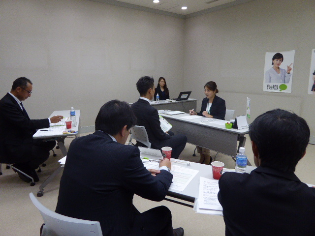 「2016年度 ピタットハウス接客コンテスト」の首都圏・北陸大会本選の様子。予選参加者約700人の中から選ばれた約30人がロールプレイングを行なった