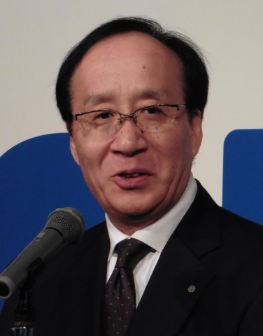 「事業環境を注視していく」と述べた高下社長