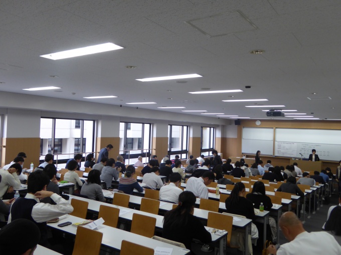 全国29会場で試験が行なわれ、東京(学習院大学)では約1