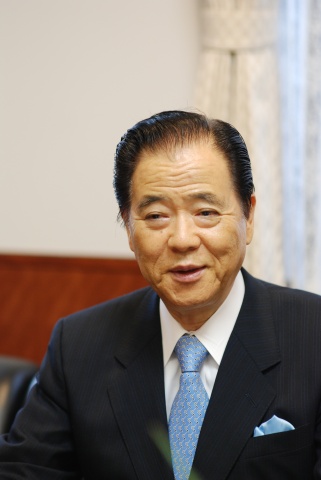 川口 貢氏