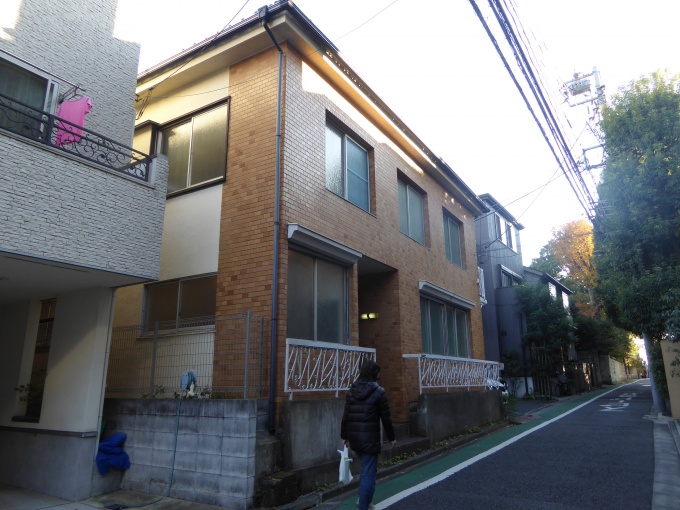 東京都文京区の目白台の閑静な住宅地に立地する築42年の戸建住宅を活用