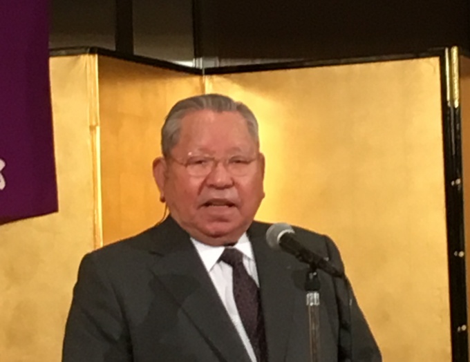 「設立の基本理念を思い起こし、伝統を継承していきたい」と述べる中村会長