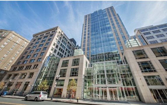 今回取得した物件。右が「10St.James Avenue」、左が「75 Arlington Street」