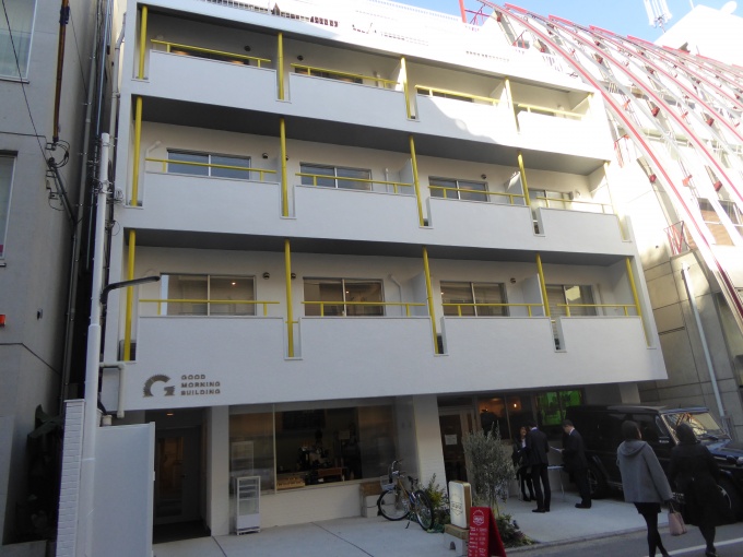 築44年のビルをコンバージョンした「Good Morning Building」外観